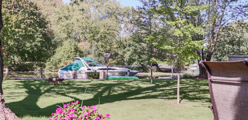 Oshkosh–Candlish Harbor–Furnished Waterfront
