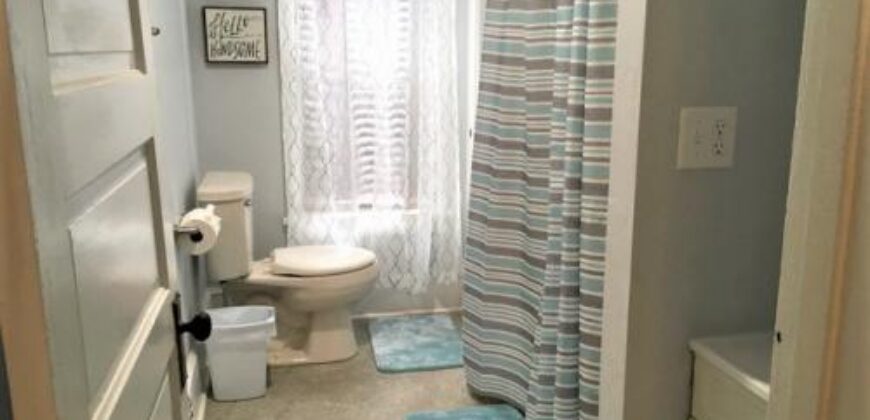 Oshkosh—Johnny’s Quarters—Furnished Lower