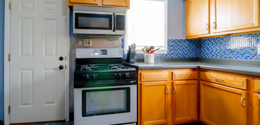 Oshkosh – Oregon Street – 3 Bedroom – Furnished