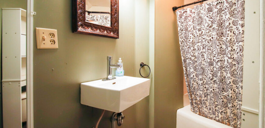 Neenah – One Bedroom Upper