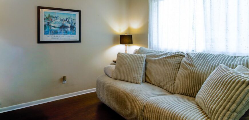 Oshkosh – Villa Park – 3 Bedroom Furnished House